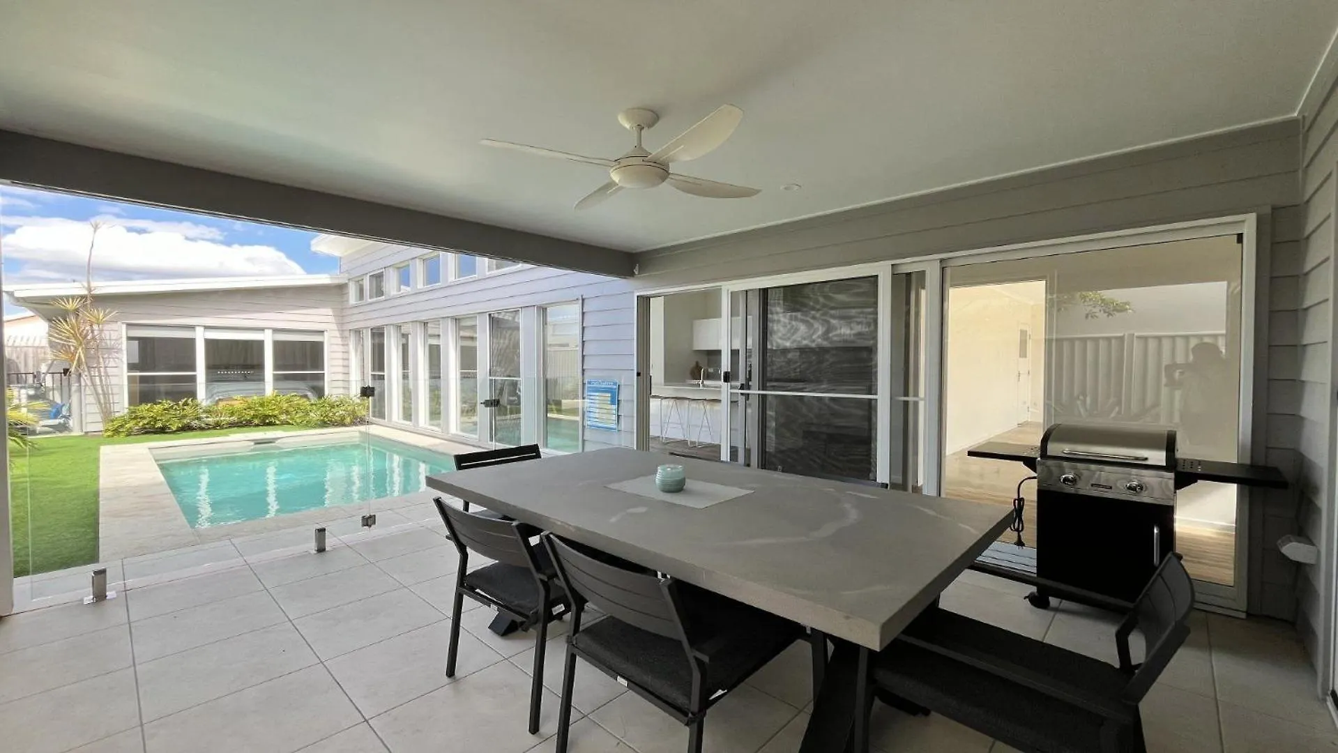 Marina View Villa Pelican Waters 0*,  Australia